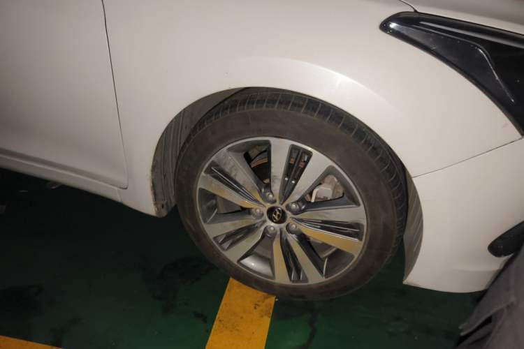 Used Hyundai Mistra 2016 1.8L Automatic Smart GLS Right Front Wheel Hub
