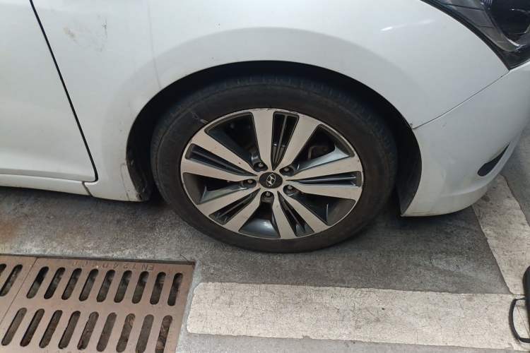 Used Hyundai Mistra 2016 1.6T Automatic Smart GLS Right Front Wheel Hub