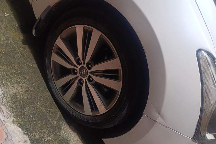 Used Hyundai Mistra 2016 1.8L Automatic Smart GLS Right Front Wheel Hub