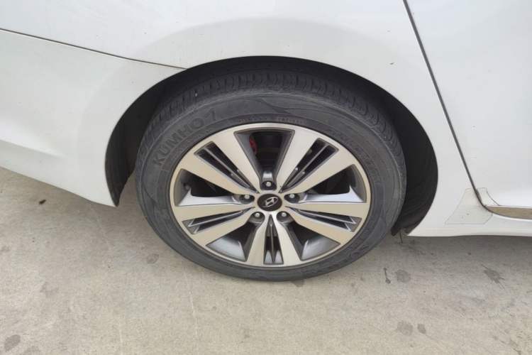 Used Hyundai Mistra 2016 1.6T Automatic Smart GLS Right Rear Wheel Hub