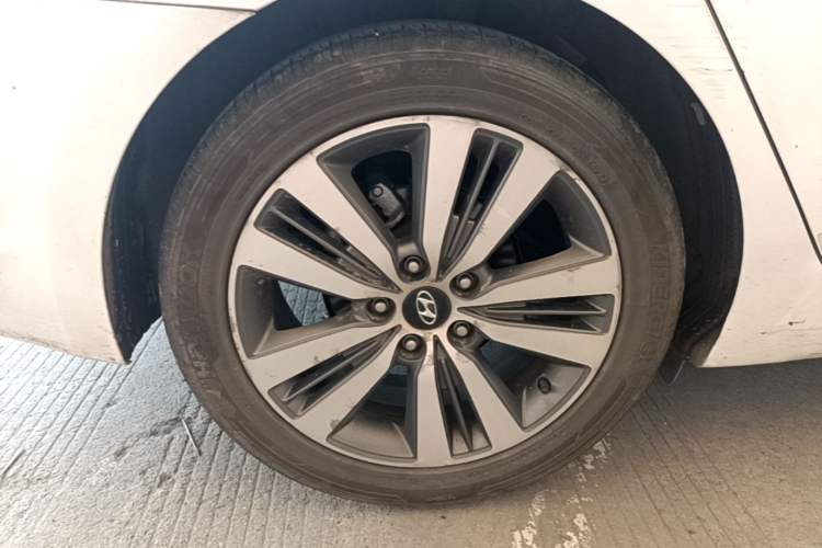 Used Hyundai Mistra 2016 1.8L Automatic Smart GLS Right Rear Wheel Hub