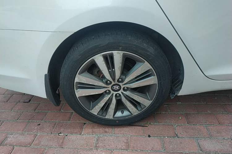 Used Hyundai Mistra 2016 1.8L Automatic Smart GLS Right Rear Wheel Hub