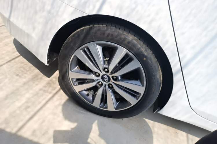 Used Hyundai Mistra 2016 1.8L Automatic Smart GLS Right Rear Wheel Hub