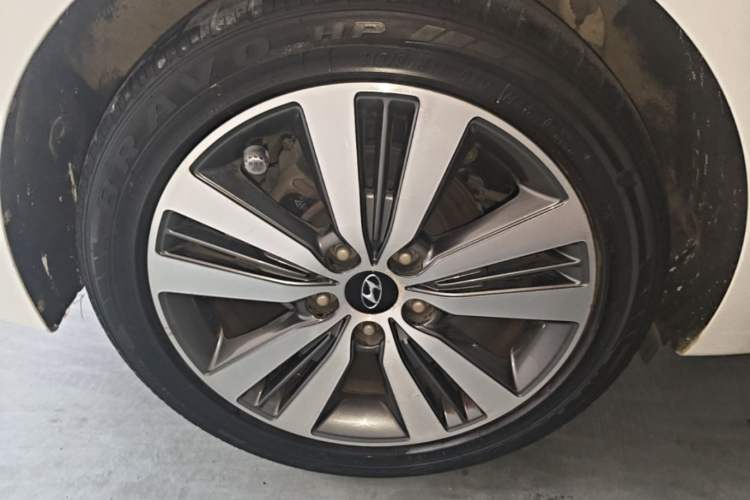 Used Hyundai Mistra 2016 1.8L Automatic Smart GLS Right Rear Wheel Hub