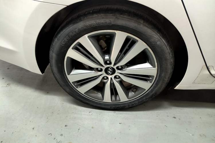 Used Hyundai Mistra 2016 1.8L Automatic Deluxe DLX Model Right Rear Wheel Hub