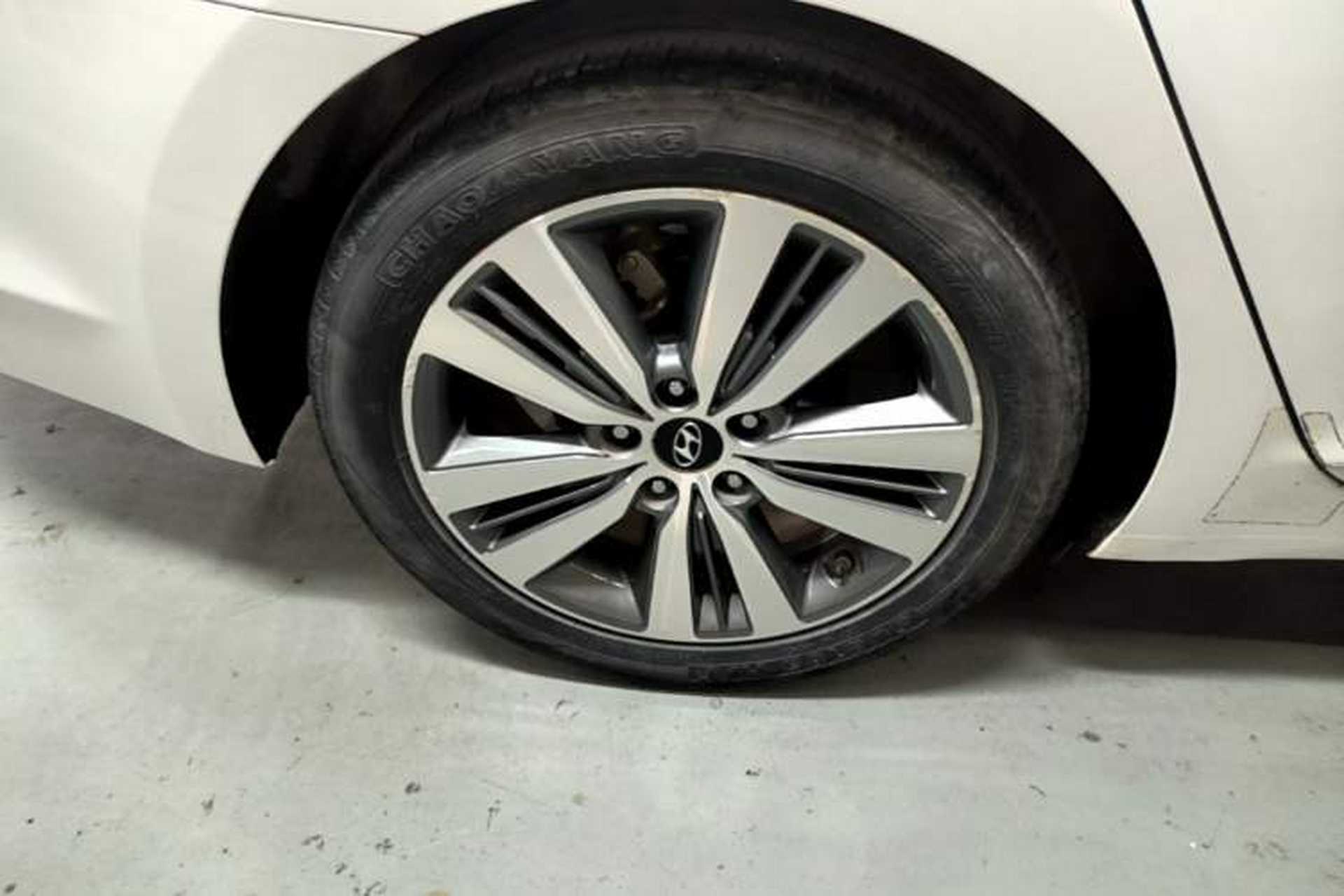 Used Hyundai Mistra 2016 1.8L Automatic Deluxe DLX Model Right Rear Wheel Hub