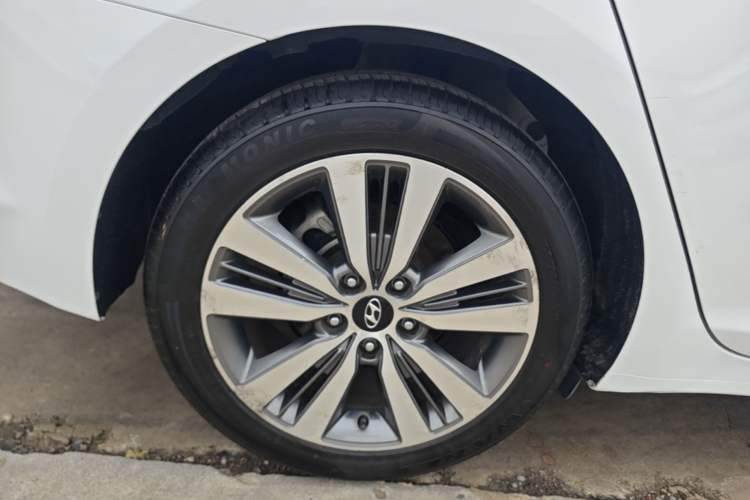 Used Hyundai Mistra 2016 1.6T Automatic Smart GLS Right Rear Wheel Hub