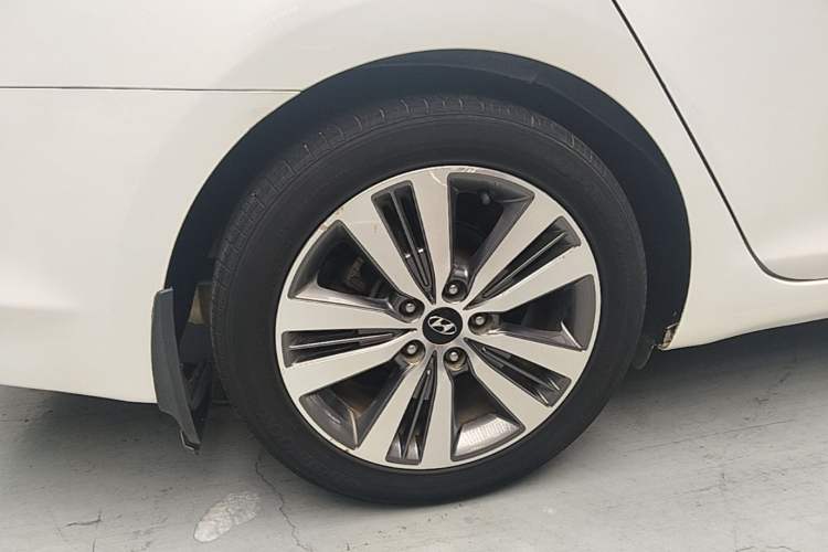 Used Hyundai Mistra 2016 1.8L Automatic Smart GLS Right Rear Wheel Hub
