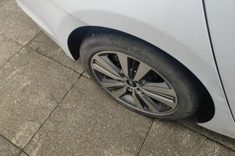Used Hyundai Mistra 2016 1.6T Automatic Smart GLS Right Rear Wheel Hub