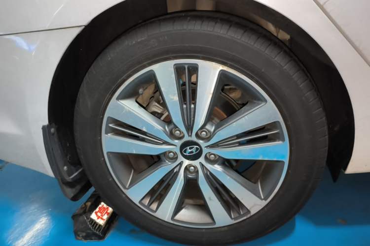 Used Hyundai Mistra 2016 1.6T Automatic Smart GLS Right Rear Wheel Hub
