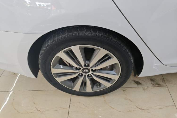 Used Hyundai Mistra 2016 1.8L Automatic Deluxe DLX Model Right Rear Wheel Hub