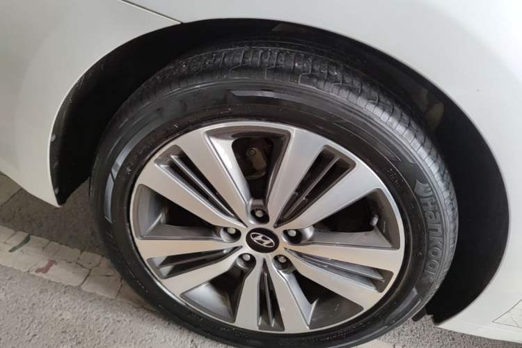 Used Hyundai Mistra 2016 1.8L Automatic Smart GLS Right Rear Wheel Hub