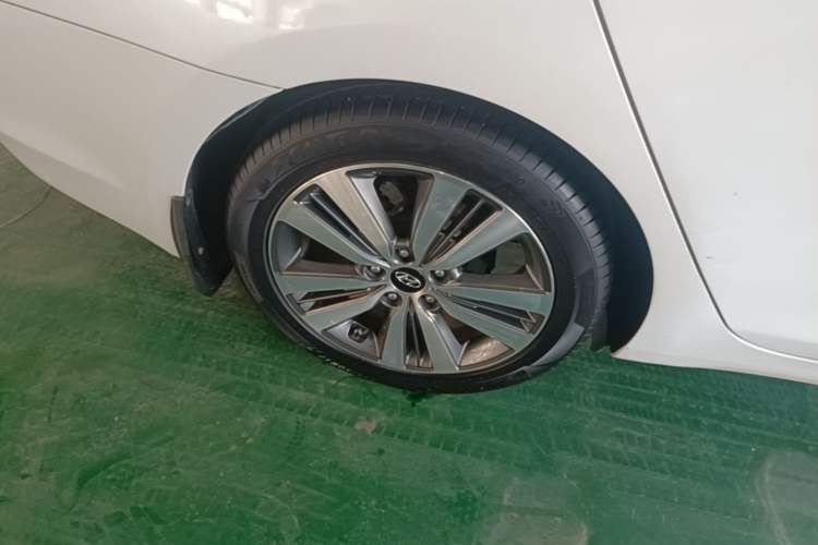Used Hyundai Mistra 2016 1.8L Automatic Deluxe DLX Model Right Rear Wheel Hub