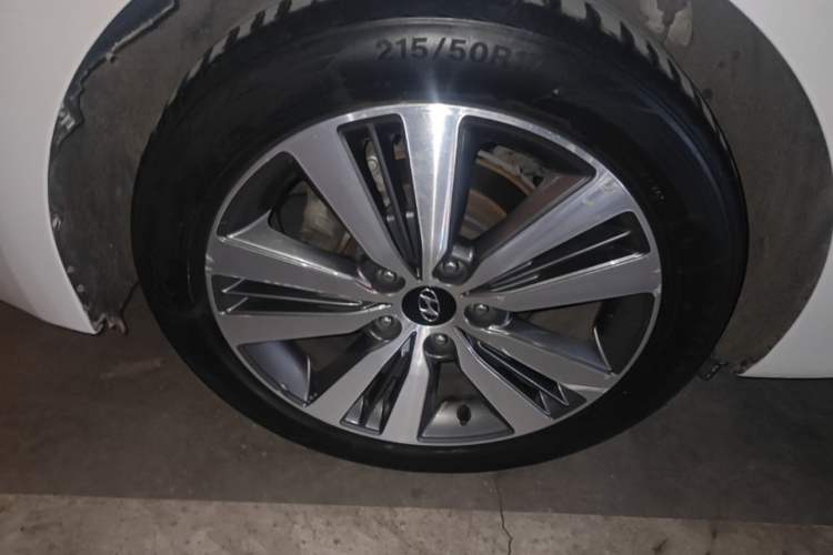 Used Hyundai Mistra 2016 1.6T Automatic Smart GLS Right Rear Wheel Hub