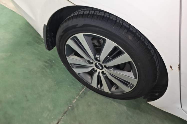 Used Hyundai Mistra 2016 1.8L Automatic Smart GLS Right Rear Wheel Hub