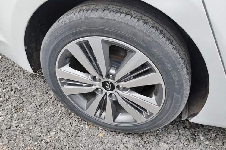 Used Hyundai Mistra 2016 1.6T Automatic Smart GLS Right Rear Wheel Hub