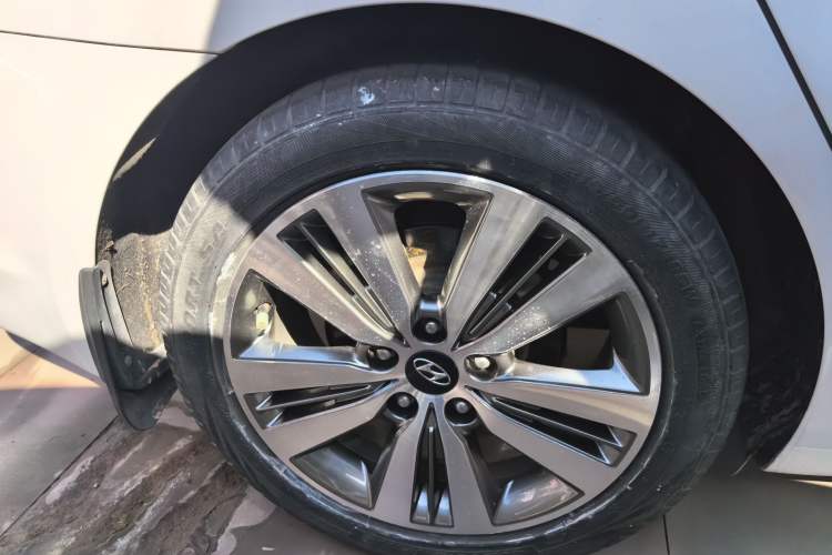 Used Hyundai Mistra 2016 1.6T Automatic Smart GLS Right Rear Wheel Hub