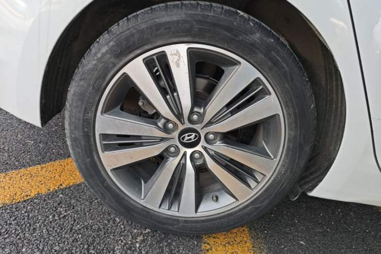 Used Hyundai Mistra 2016 1.6T Automatic Smart GLS Right Rear Wheel Hub