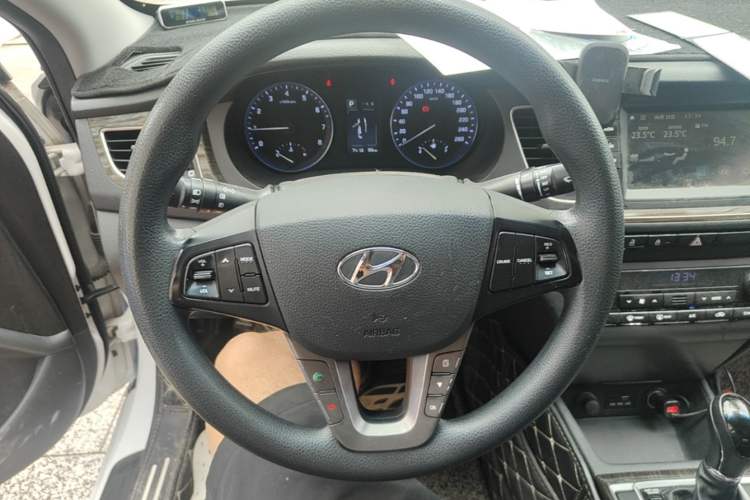 Used Hyundai Mistra 2016 1.6T Automatic Smart GLS Steering Wheel