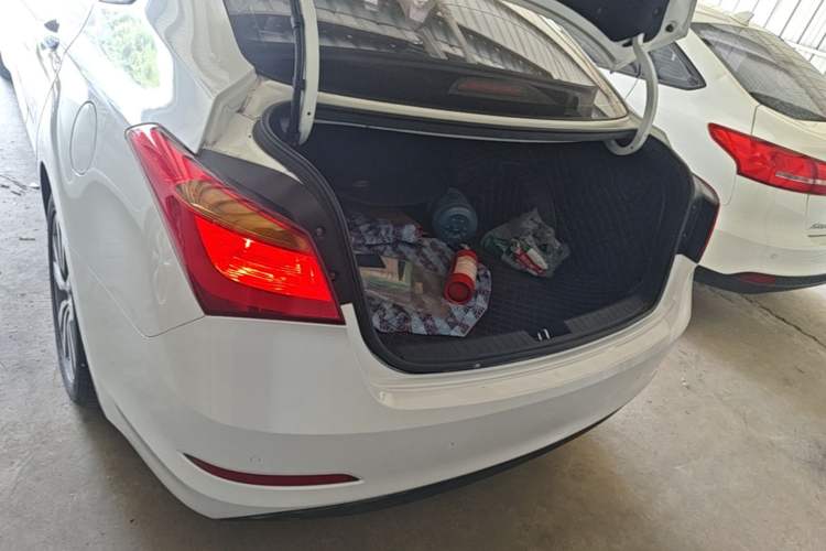 Used Hyundai Mistra 2016 1.8L Automatic Smart GLS Trunk