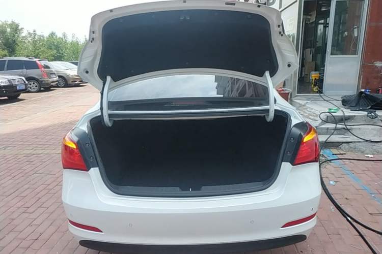 Used Hyundai Mistra 2016 1.8L Automatic Smart GLS Trunk