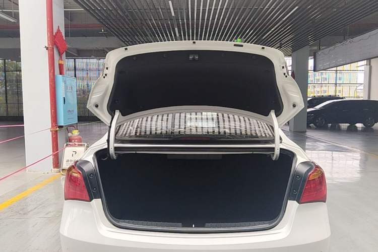Used Hyundai Mistra 2016 1.8L Automatic Smart GLS Trunk