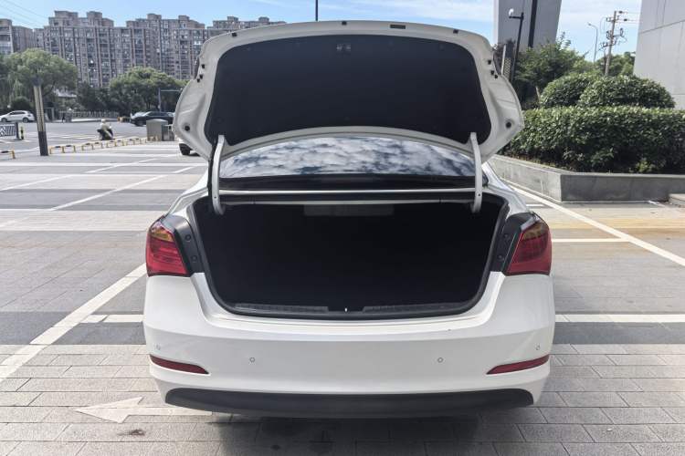 Used Hyundai Mistra 2016 1.8L Automatic Smart GLS Trunk