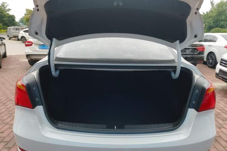 Used Hyundai Mistra 2016 1.8L Automatic Smart GLS Trunk