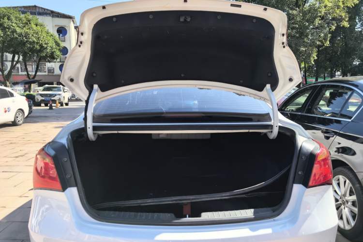 Used Hyundai Mistra 2016 1.6T Automatic Smart GLS Trunk