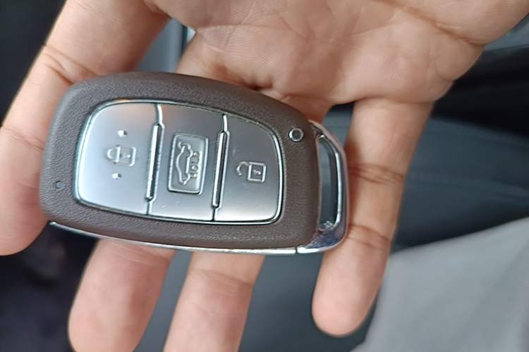 Used Hyundai Mistra 2016 1.8L Automatic Smart GLS Vehicle Key