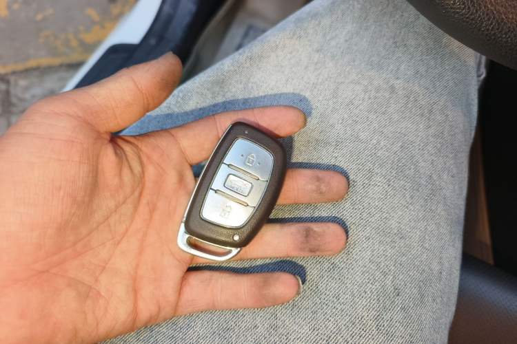 Used Hyundai Mistra 2016 1.8L Automatic Smart GLS Vehicle Key