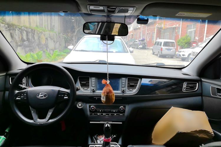 Used Hyundai Mistra 2016 1.8L Automatic Deluxe DLX Model Center Console