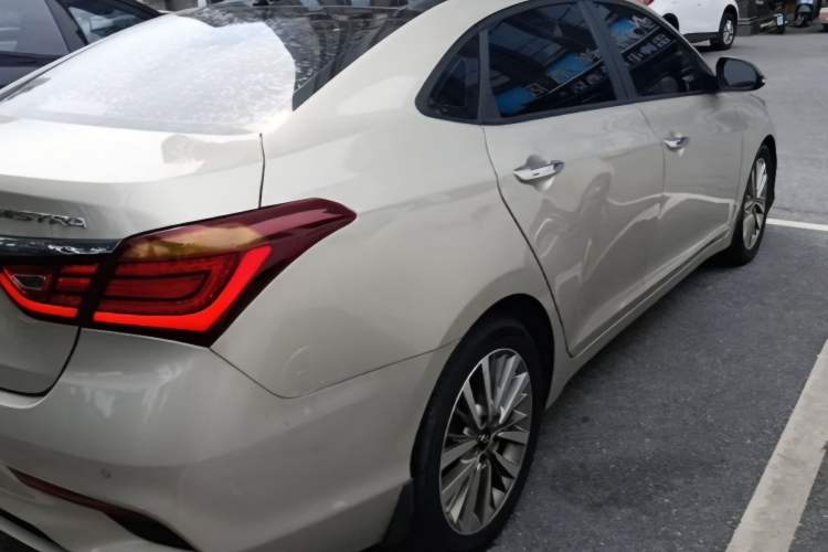 Used Hyundai Mistra 2016 1.8L Automatic Deluxe DLX Model Exterior 5