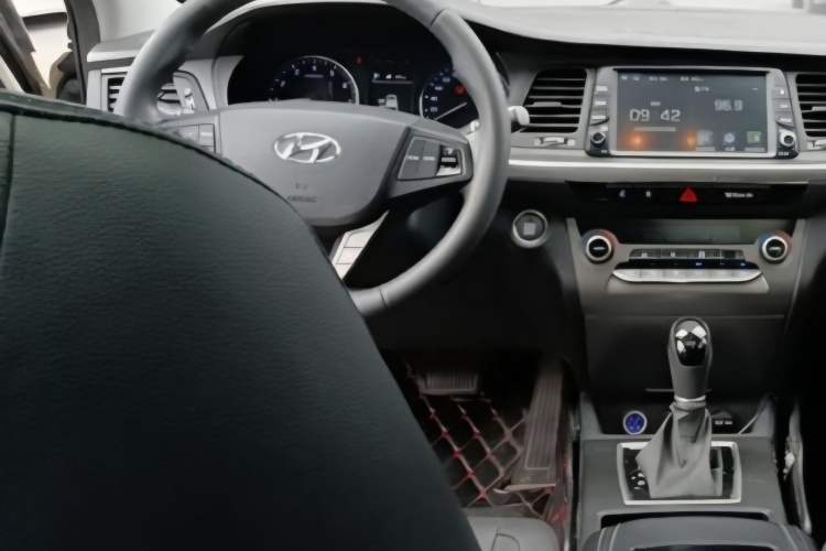 Used Hyundai Mistra 2016 1.8L Automatic Deluxe DLX Model Interior 1