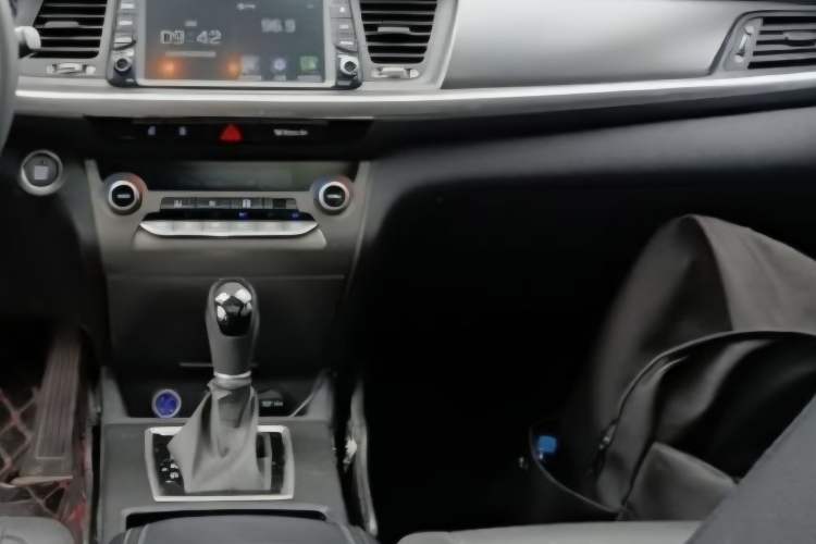 Used Hyundai Mistra 2016 1.8L Automatic Deluxe DLX Model Interior 2