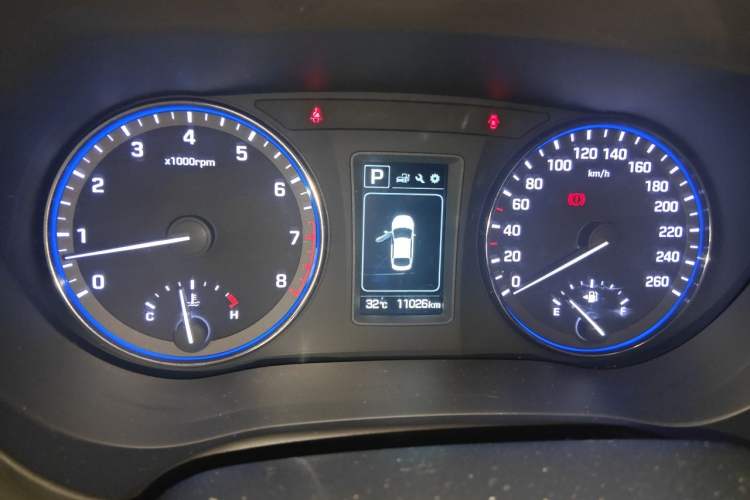 Used Hyundai Mistra 2016 1.6T Automatic Smart GLS Odometer Close Up