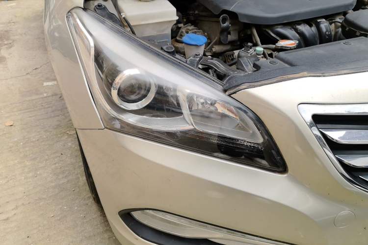 Used Hyundai Mistra 2016 1.8L Automatic Deluxe DLX Model Right Front Headlight