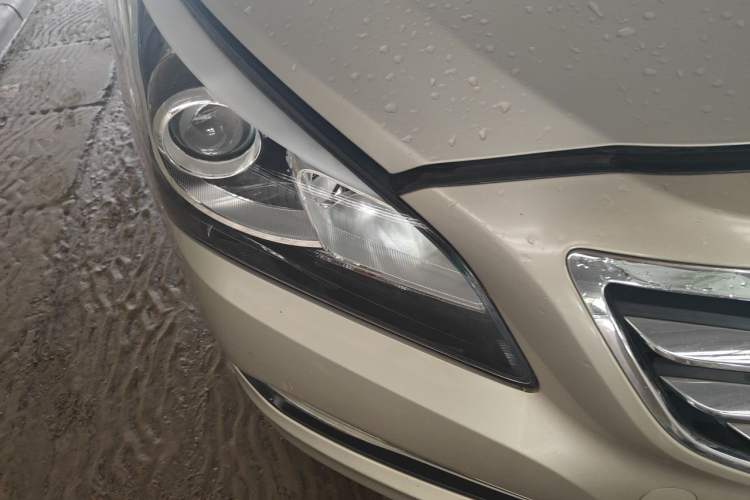 Used Hyundai Mistra 2016 1.8L Automatic Deluxe DLX Model Right Front Headlight