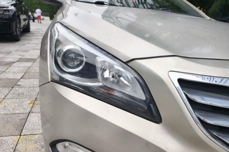 Used Hyundai Mistra 2016 1.8L Automatic Smart GLS Right Front Headlight