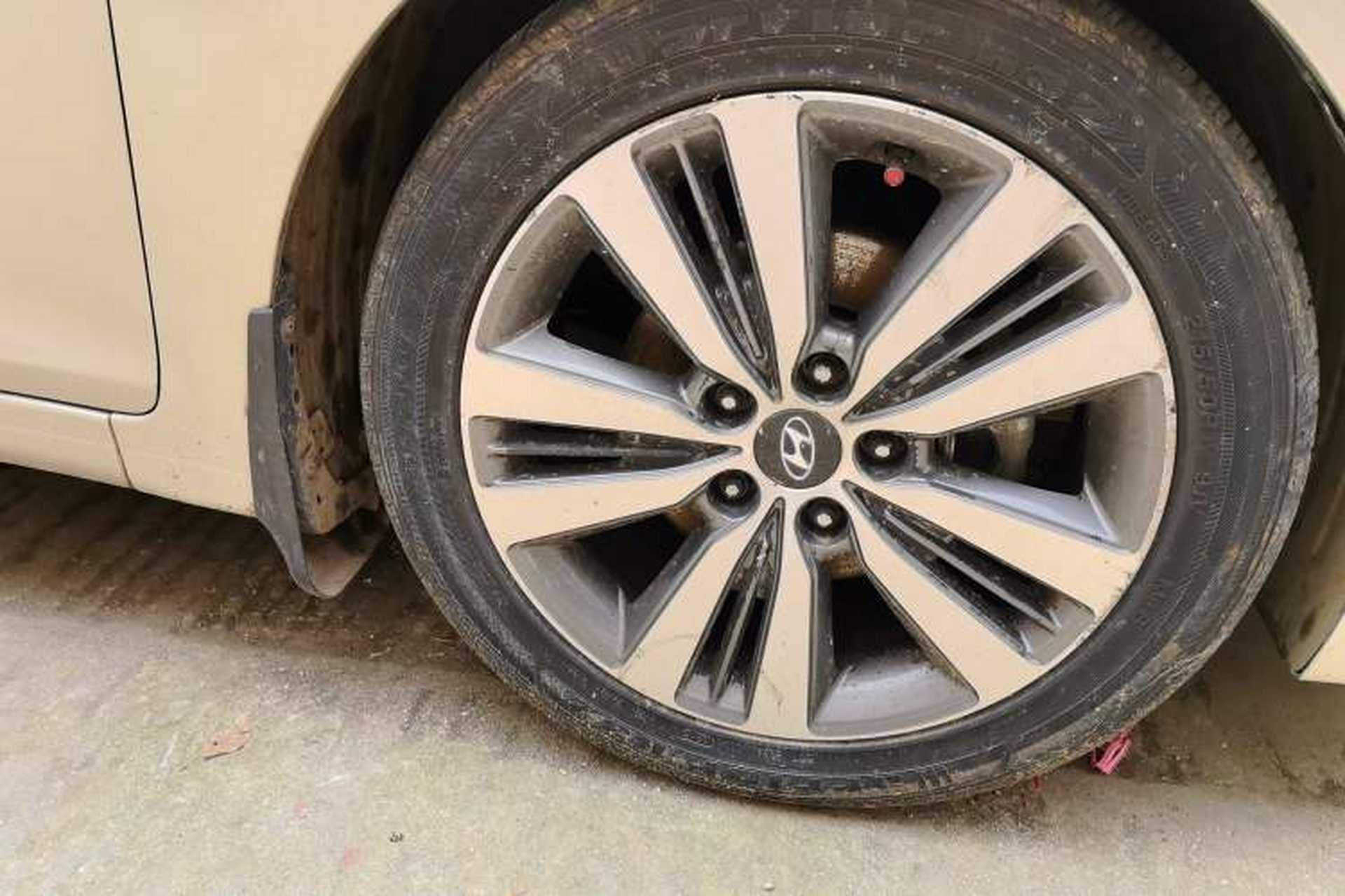 Used Hyundai Mistra 2016 1.8L Automatic Deluxe DLX Model Right Front Wheel Hub
