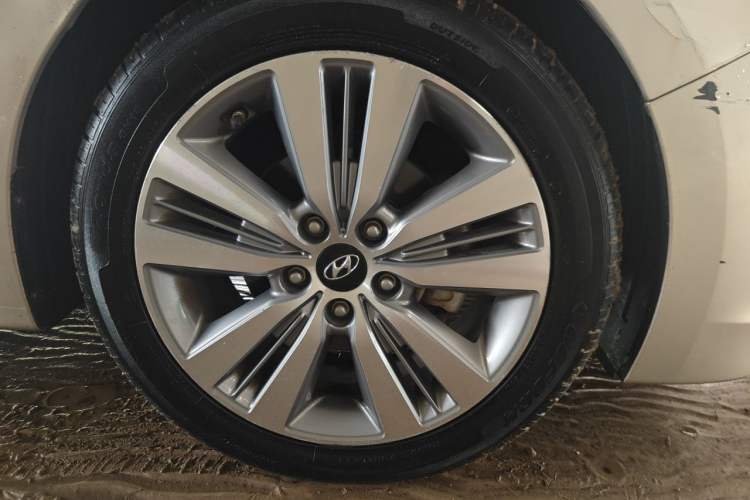 Used Hyundai Mistra 2016 1.8L Automatic Deluxe DLX Model Right Front Wheel Hub