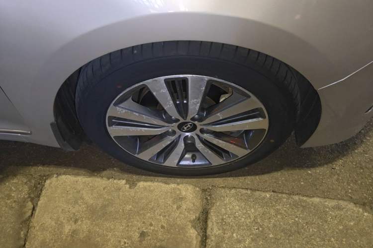 Used Hyundai Mistra 2016 1.6T Automatic Smart GLS Right Front Wheel Hub