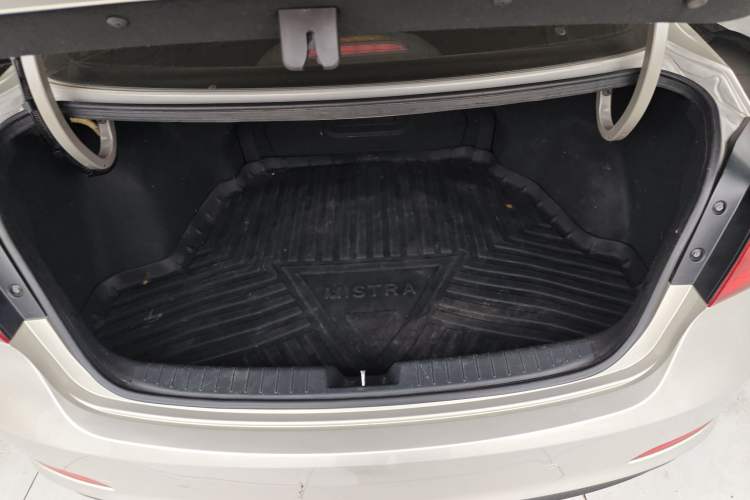 Used Hyundai Mistra 2016 1.8L Automatic Smart GLS Trunk