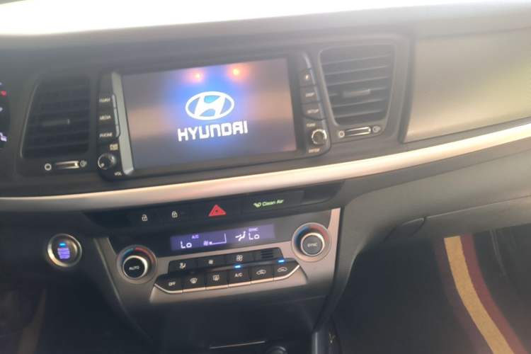 Used Hyundai Mistra 2017 1.8L Automatic Deluxe DLX Model China V Emission Standard Audio And AC Panel