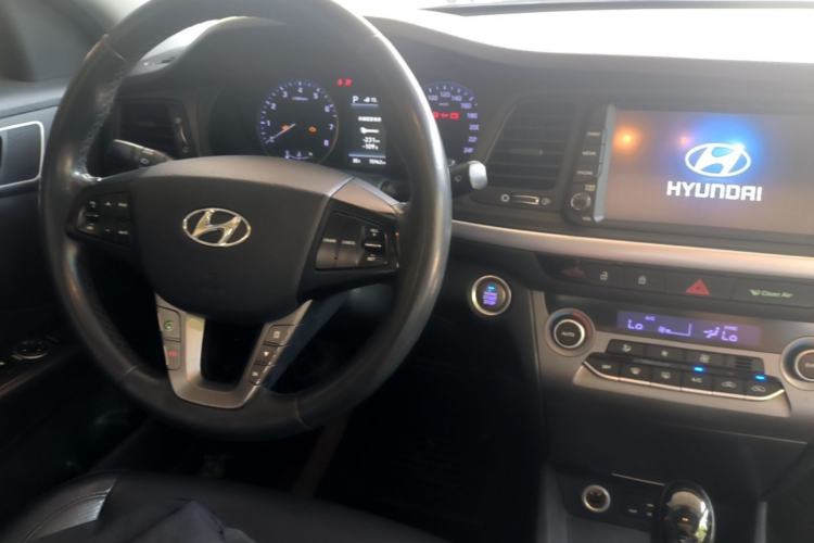 Used Hyundai Mistra 2017 1.8L Automatic Deluxe DLX Model China V Emission Standard Center Console