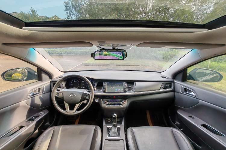 Used Hyundai Mistra 2017 1.8L Automatic Deluxe DLX Model China V Emission Standard Interior 1