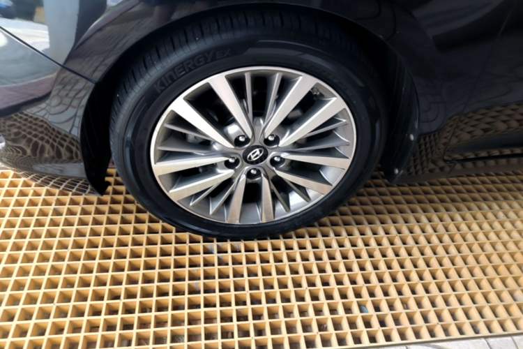 Used Hyundai Mistra 2017 1.8L Automatic Deluxe DLX Model China V Emission Standard Left Front Wheel Hub