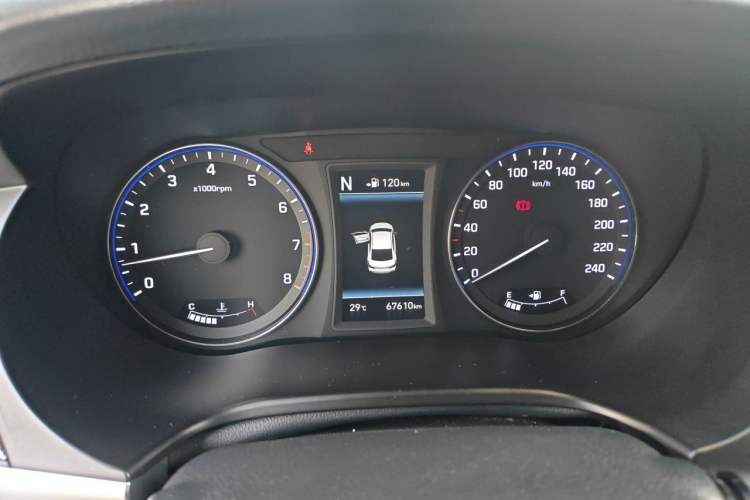 Used Hyundai Mistra 2017 1.8L Automatic Deluxe DLX Model China V Emission Standard Odometer Close Up