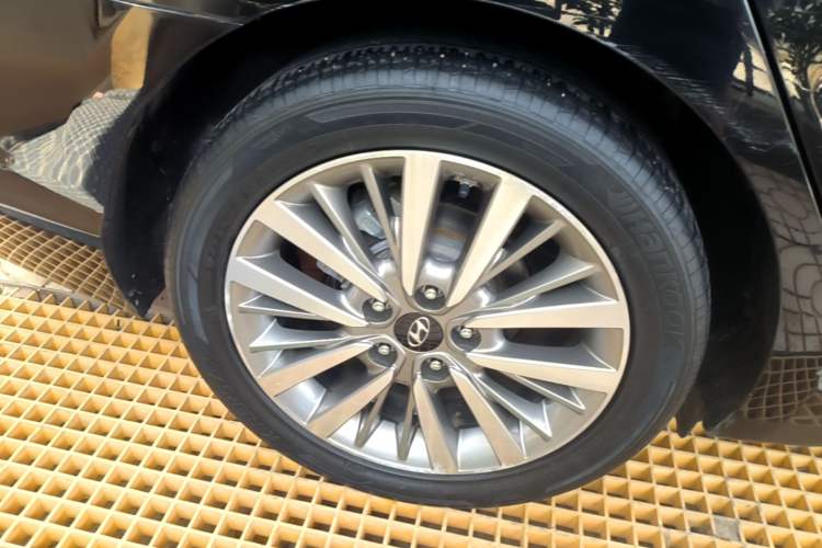 Used Hyundai Mistra 2017 1.8L Automatic Deluxe DLX Model China V Emission Standard Right Rear Wheel Hub