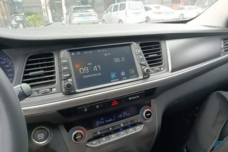 Used Hyundai Mistra 2017 1.8L Automatic Deluxe DLX Model China V Emission Standard Audio And AC Panel